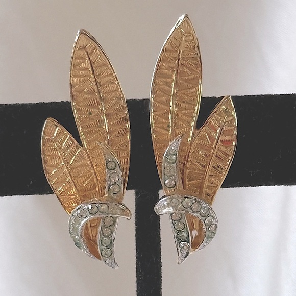 Rare Vintage 1950’s Signed Coro Gold Feather Wing Earrings Tension Screw Clips - Picture 1 of 11